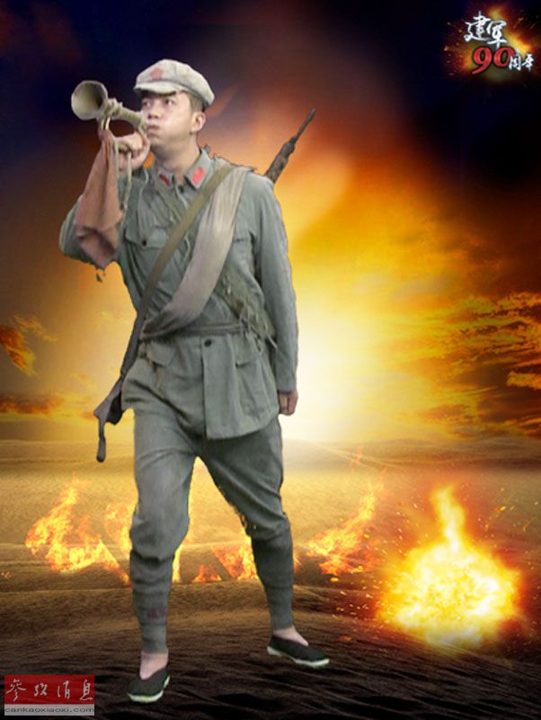 红军战士背后抽刀,同时亮出m32毛瑟自动手枪(俗称驳壳枪)准备战斗.