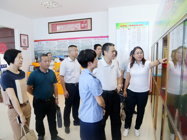 福建省质监局党组书记严效东一行赴宁德调研