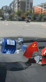 人都被热晕了，车子会被晒坏吗？