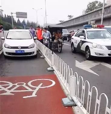 交警一眼就识破了套牌车！怎么做到的？？？