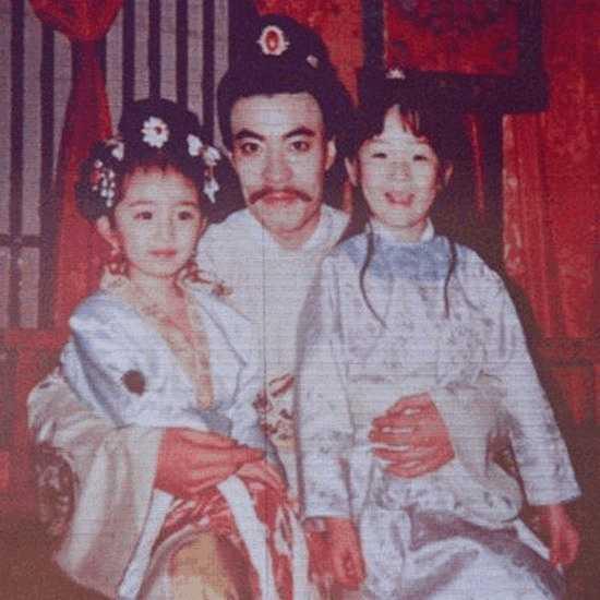 合影杀手杨幂,从小练就的一身合照好本领,屡屡成功抢镜!