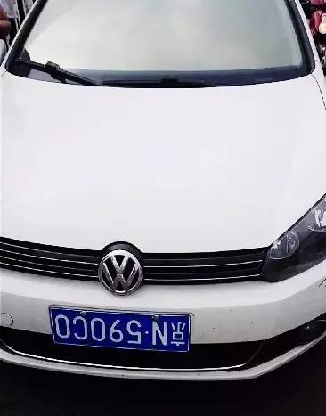 交警一眼就识破了套牌车！怎么做到的？？？