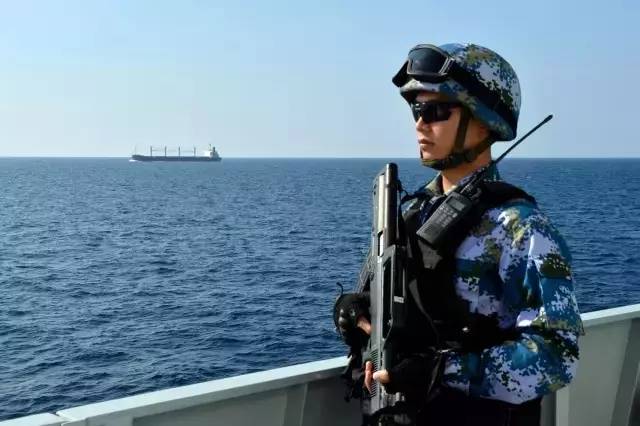 军舰上向女军官求婚,全过程都被拍下来了|海军|军舰|浪漫_新浪新闻