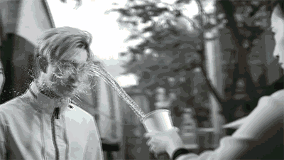 锋范To薛之谦：你负责世界和平，我负责正经