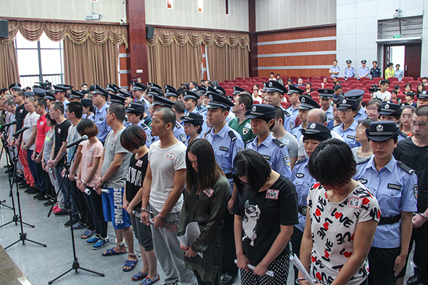 图说传销③警方在行动铲除毒瘤动辄遣送数百人