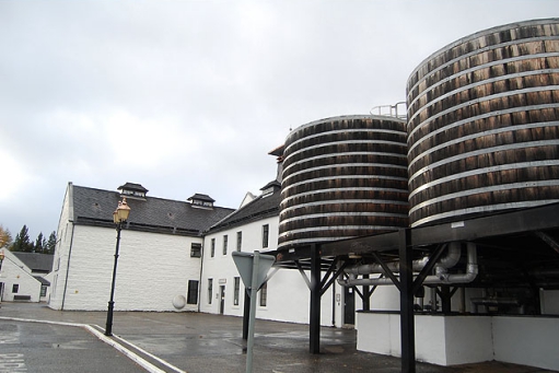 的故乡苏格兰,深度参观帝王(dewars)威士忌的制作区艾柏迪酿酒厂