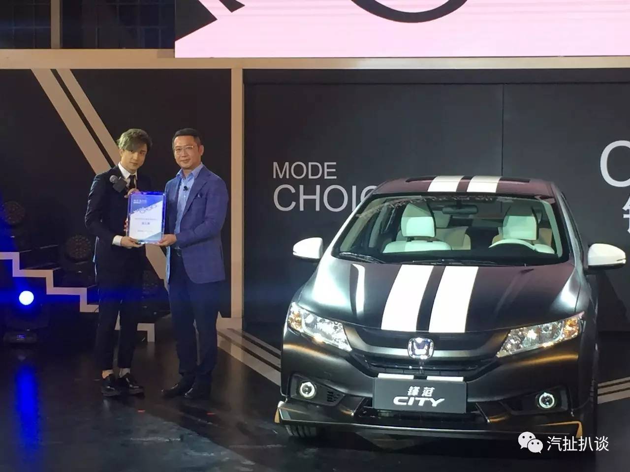 锋范To薛之谦：你负责世界和平，我负责正经