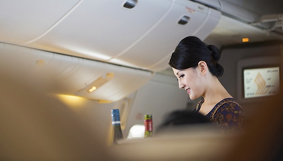 头等舱和商务舱坐不满新加坡航空想让空姐休假