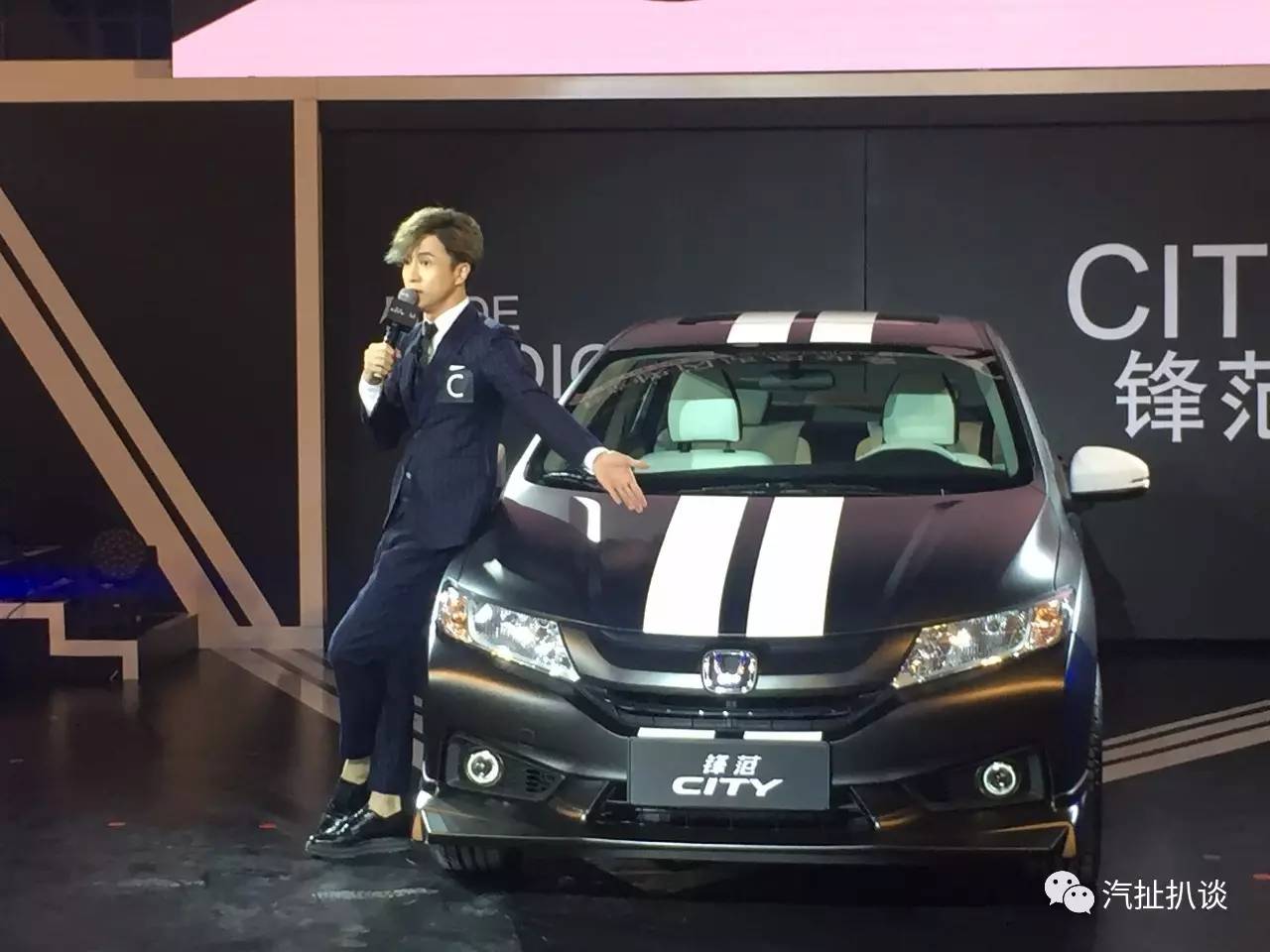 锋范To薛之谦：你负责世界和平，我负责正经