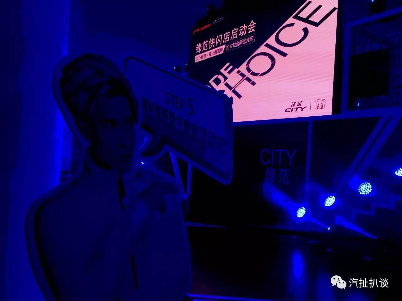 锋范To薛之谦：你负责世界和平，我负责正经