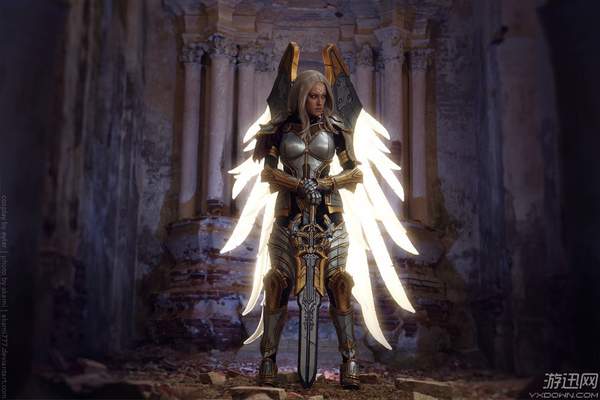 白俄美女cos《暗黑血统》天使 圣光之翼绚丽唯美