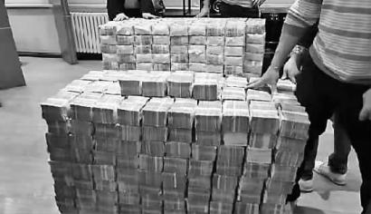 湖南传销嫌犯被抓家中7000万现金堆成山