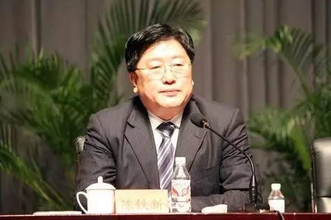 东北这名副部 “倒”在女商人的餐馆里