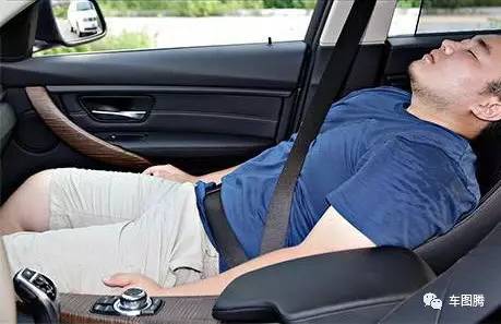 坐副驾喜欢把座椅放倒？你知道这是在玩命吗？！