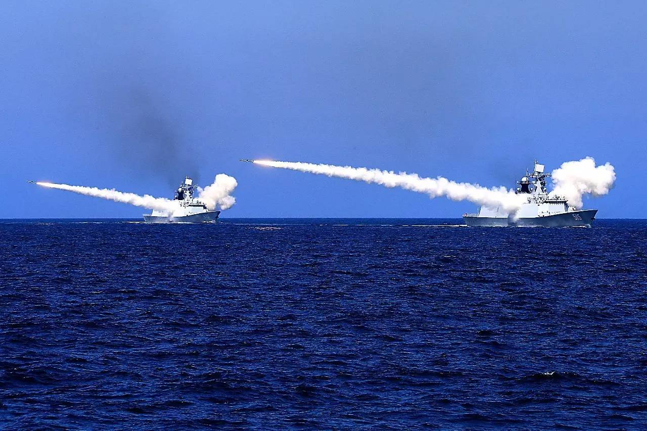 海军在黄渤海海空域组织实兵实弹对抗演习
