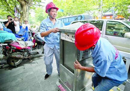 静安寺街道告别最后144个手拎马桶