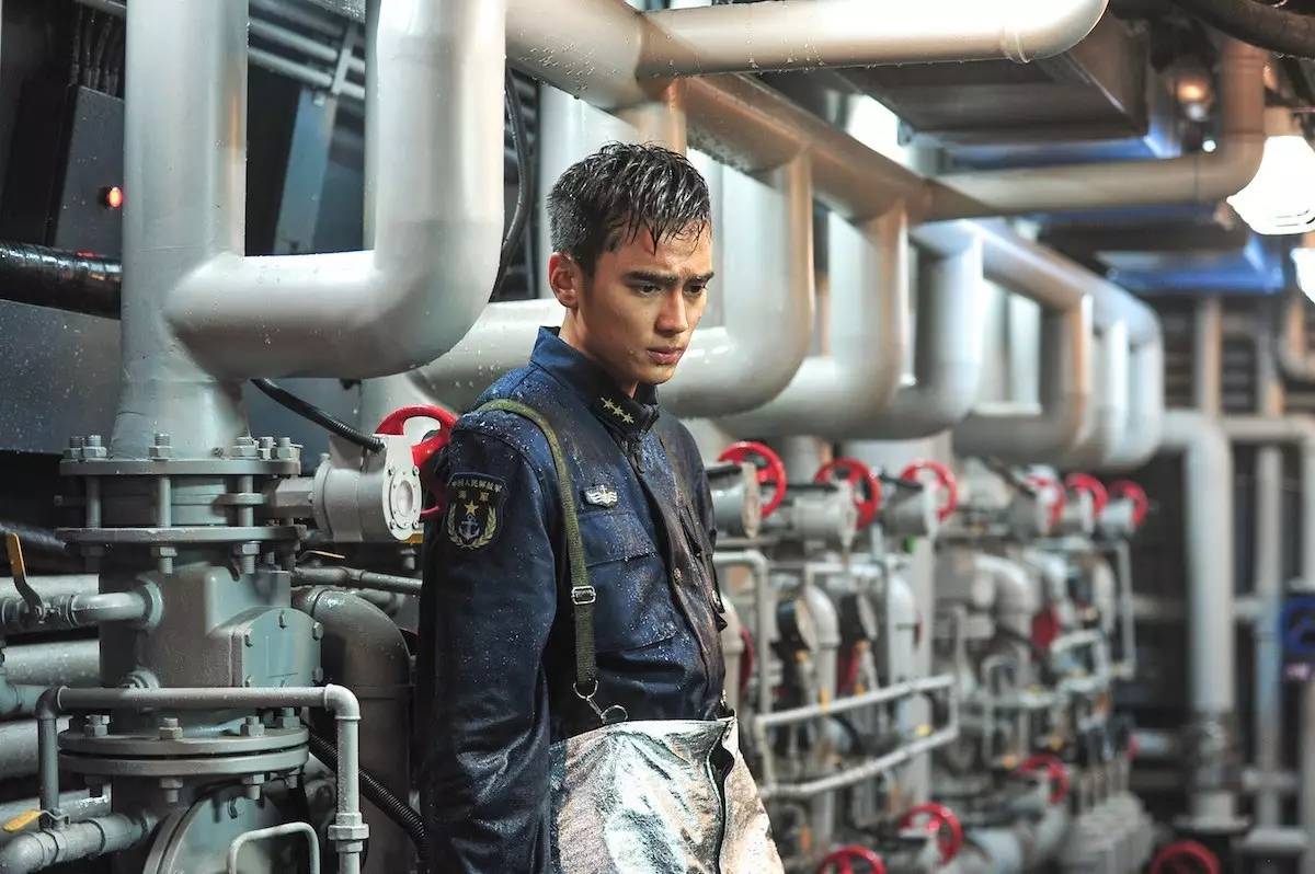 史上bug最多的男主但192的高旻睿穿军装是真帅