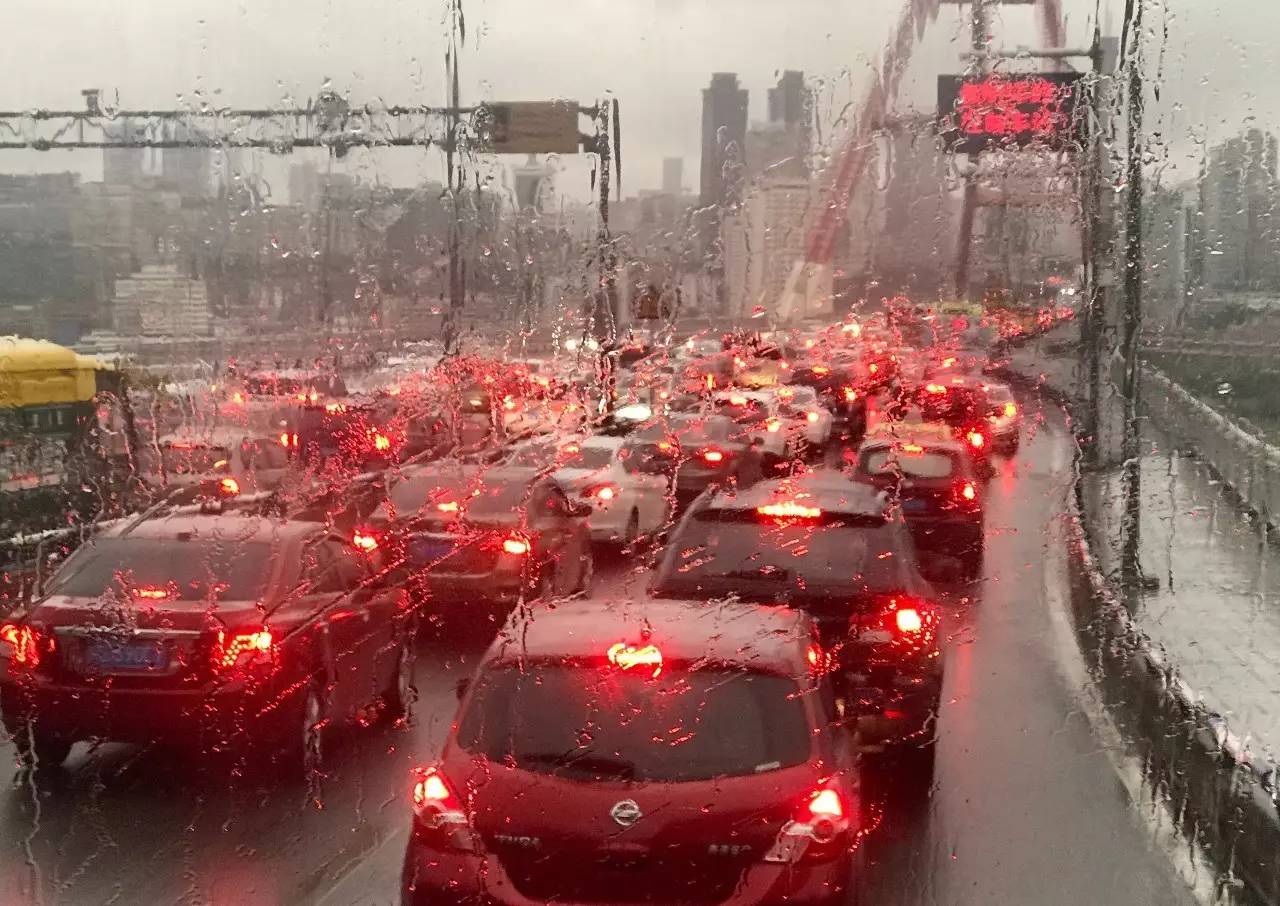 惊艳如画一下雨重庆就美成了撩人的江南