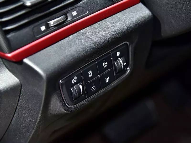 内外交困中，长安CS55能否杀出一条血路？