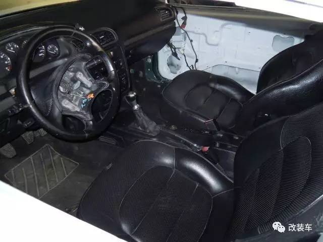 将几万元的老车打造成几百万的奥迪R8