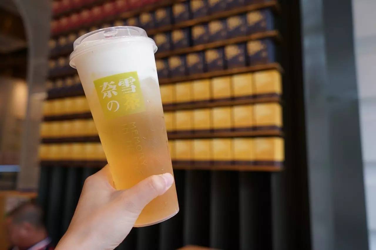 奈雪の茶为啥能依旧缔造火车站般的长龙?