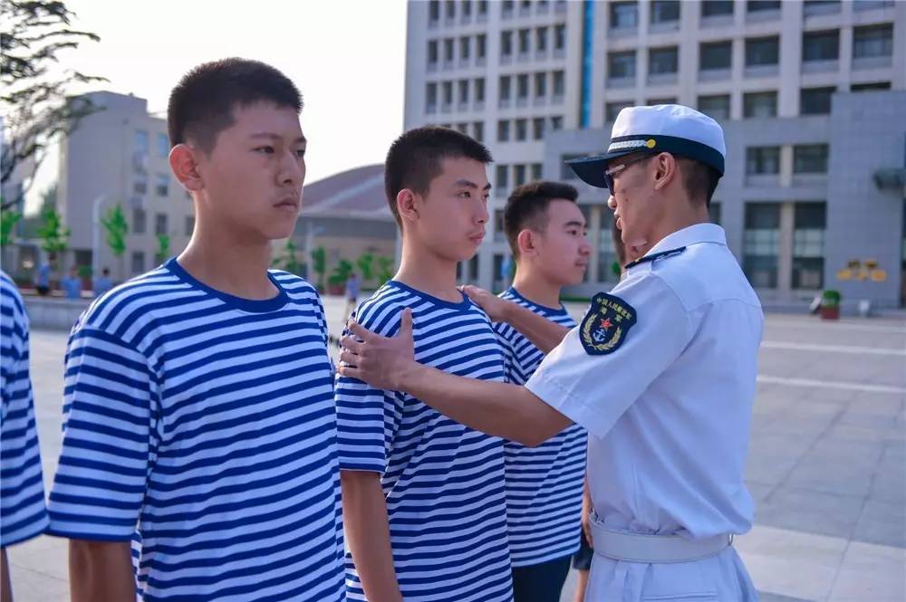 一份来自海军的邀请函,让他们体验了真正的海空生活