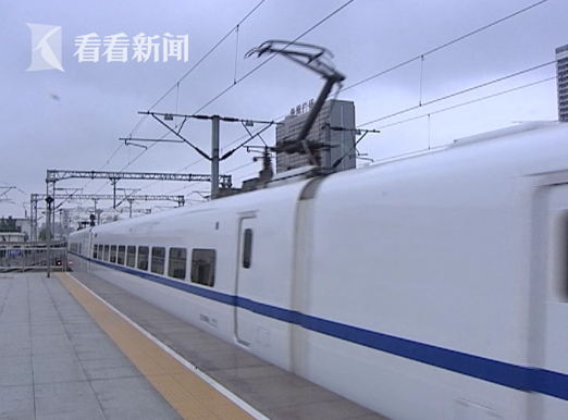 视频|偷包贼列车上组团行窃 监控记录全过程终被擒