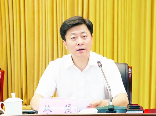 沈阳林强:铁岭原市长林强助下属提职 与亲属借工程敛财 在辽宁反腐风暴中落马的辽宁省铁岭市委原副书记、市政府原市长林强的贪腐案情,近期又进一步被披露。