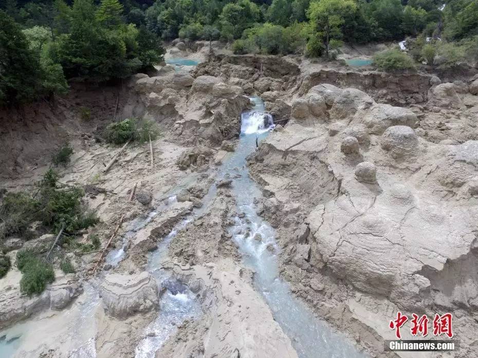美景不再九寨沟地震前后对比火花海的水基本没了