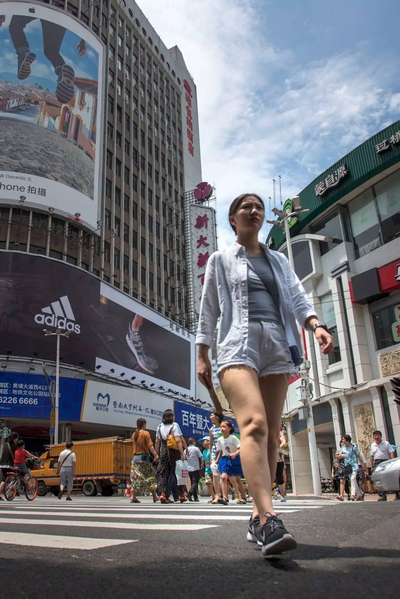 【人在广州】广州街头靓女多,环肥燕瘦身材好