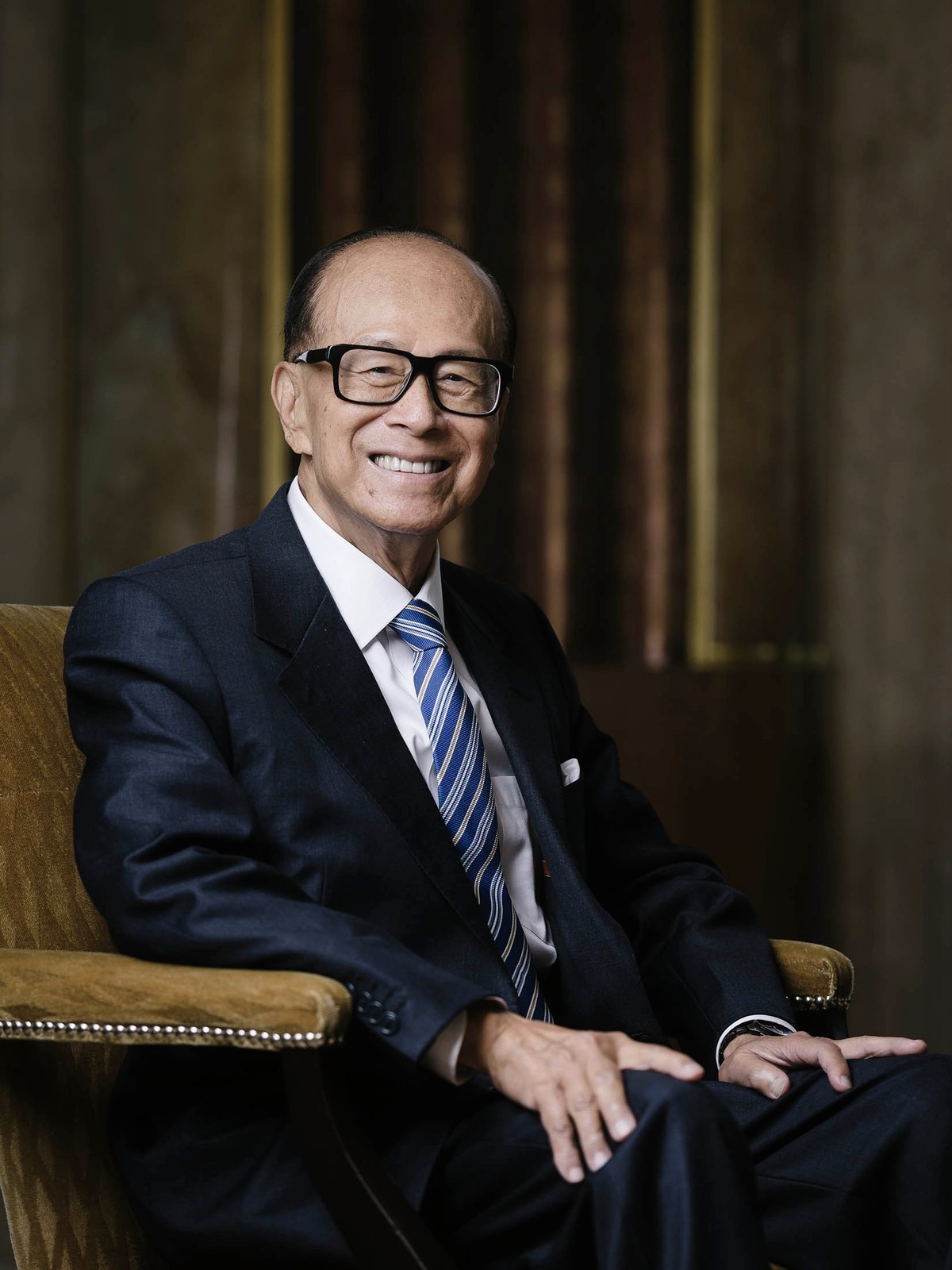 别了 地产! 89岁李嘉诚重塑商业王国 | 公司汇