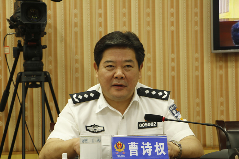 省公安厅厅长郭瑞民委托,厅党委委员,政治部主任张二宏赴黔西南州公安