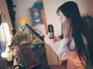 贫困生贷款打赏女主播是时代病