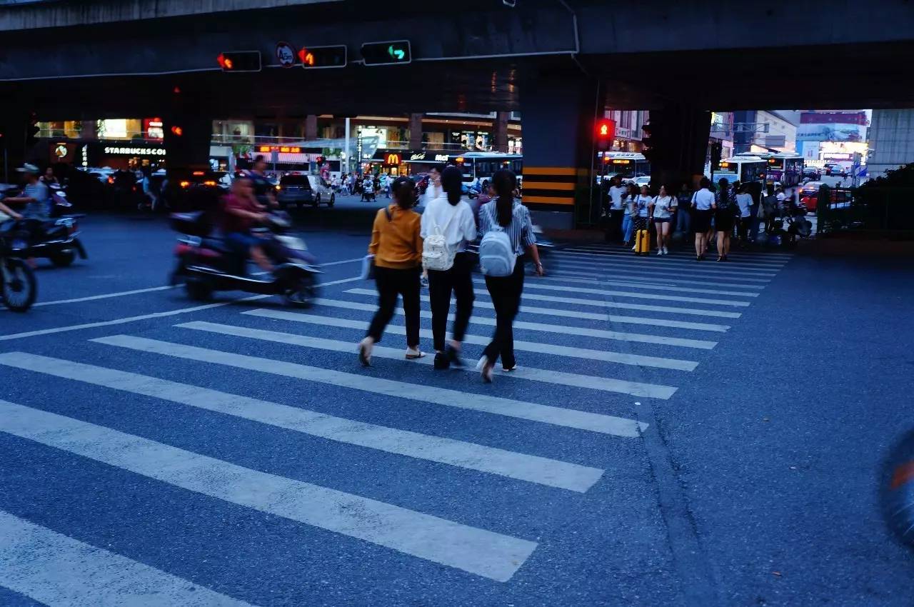 在长沙的这些十字路口站了20分钟,这次的结果却出人预料.