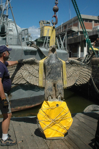 俄媒称,乌拉圭议员建议出售纳粹"斯比海军上将"号战列舰上的铜鹰,所得