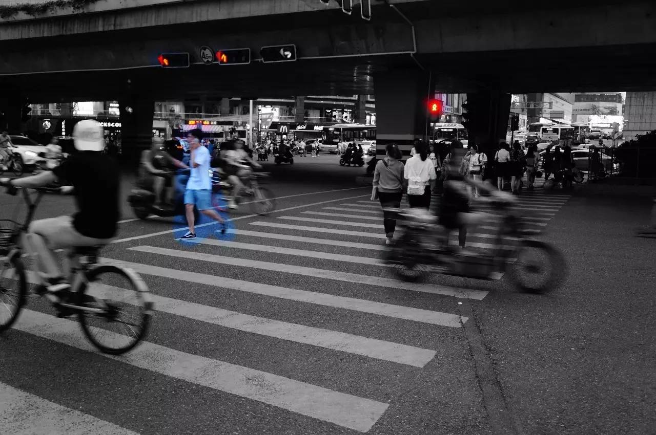 在长沙的这些十字路口站了20分钟,这次的结果却出人预料.