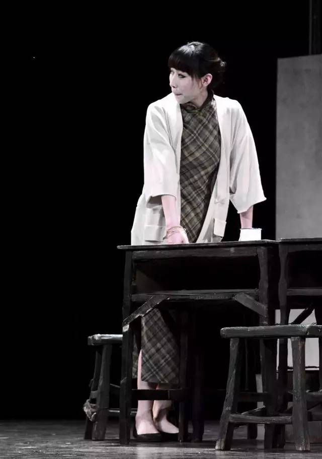 话剧舞台上的张一曼