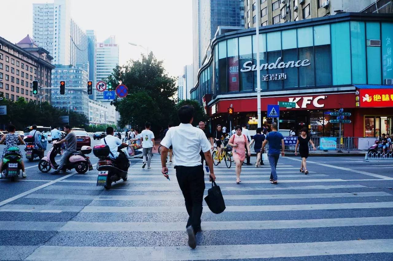 在长沙的这些十字路口站了20分钟,这次的结果却出人预料.