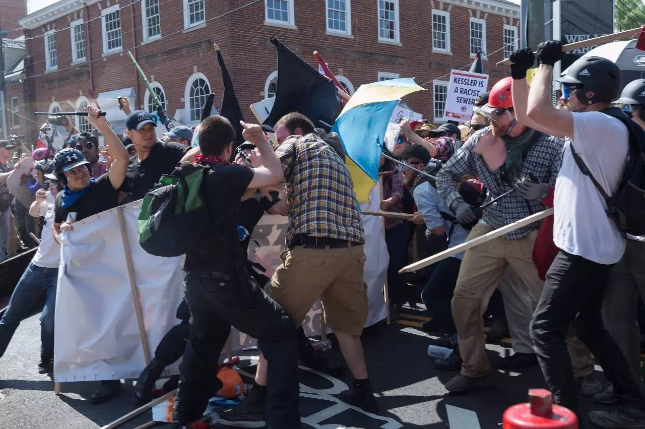 美10年内最大"白人至上"主义游行爆发