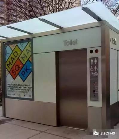 所有柏林的很多厕所外墙变成了广告墙.