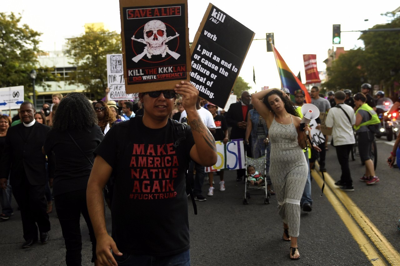 图为美国多地发起反对白人至上游行