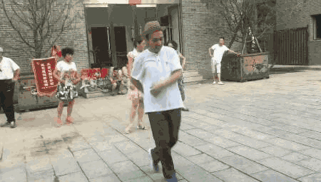 太原大叔神级尬舞!|新疆|太原|新疆舞_新浪新闻