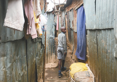 走进国外大城市的贫民窟:忘不了他们脸上写满的期待