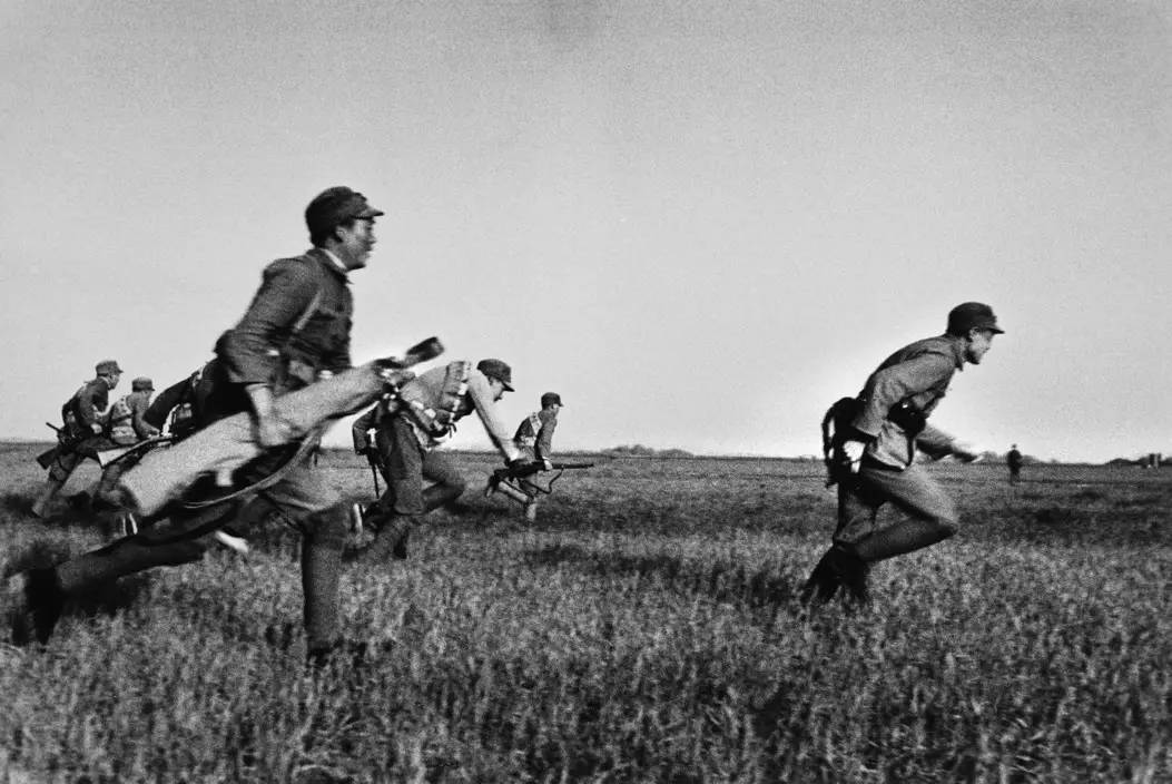 抗战胜利日,来看卡帕镜头里抗战的中国