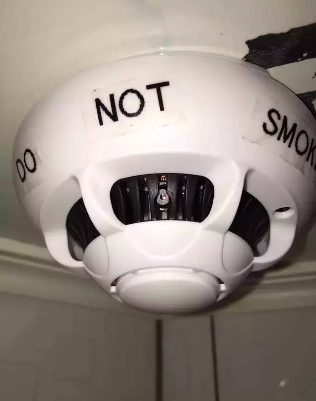 医院病房摄像头拍下女患者更衣,民宿针孔监控防不胜防…摄像头成了"