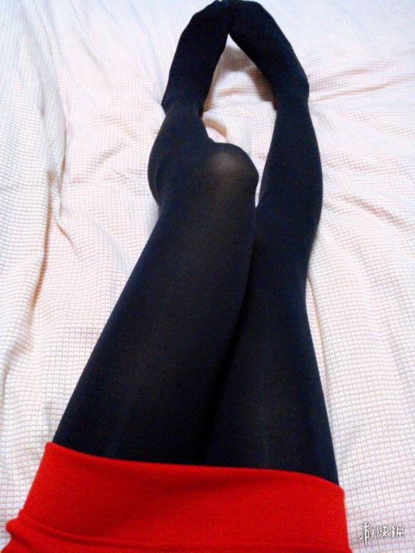 每日福利送不停爱自拍的小妹妹也爱晒出丝袜美腿