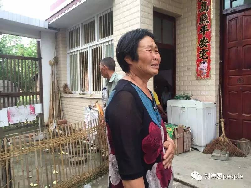  林华蓉的爷爷奶奶不知道哭过多少次。受访者供图