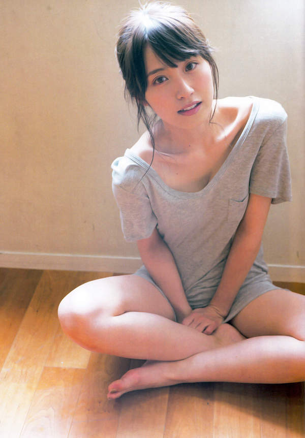 夏日清凉美腿福利放送小姐姐的白嫩细腿好想舔