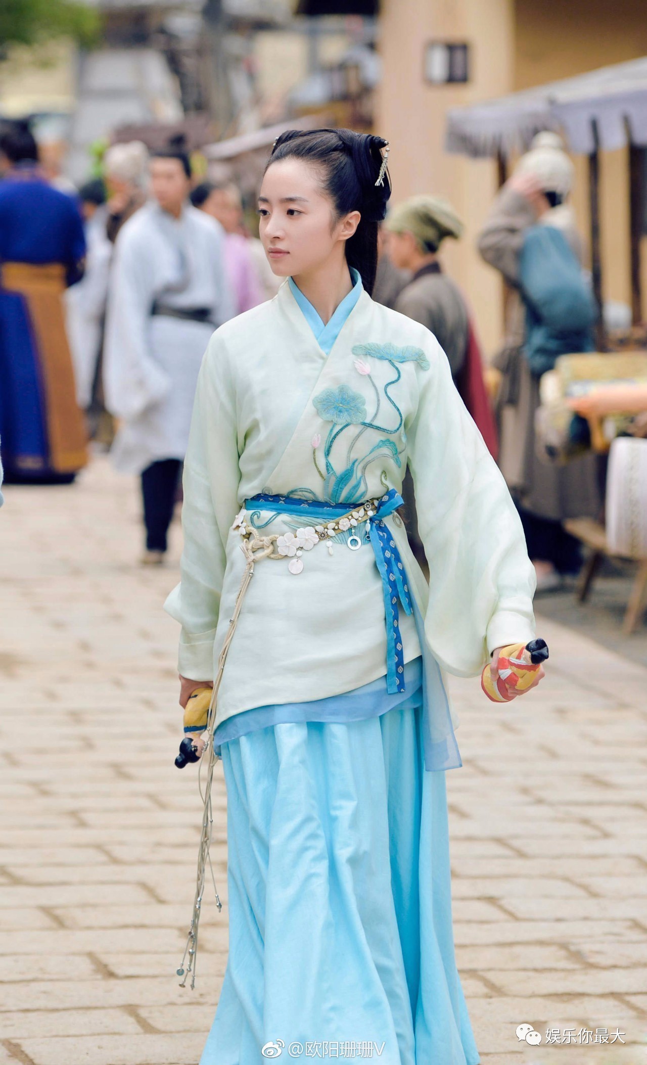 清纯灵动,感觉小姐姐是真的很适合古装剧角色的呀~当然啦,也许是第一