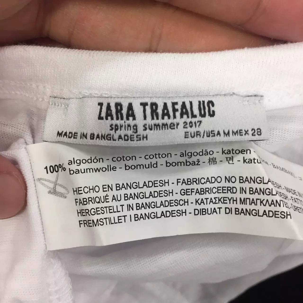 舒适度方面,我们按照衣服的纯棉程度划分,100%全棉的白t恤品牌有zara